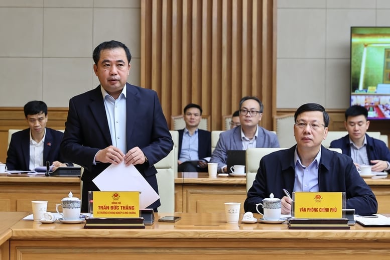 Bộ trưởng Bộ Nông nghiệp và Môi trường Trần Đức Thắng báo cáo tại cuộc họp - Ảnh: VGP/Nhật Bắc Bộ trưởng Bộ Nông nghiệp và Môi trường Trần Đức Thắng báo cáo tại cuộc họp - Ảnh: VGP/Nhật Bắc