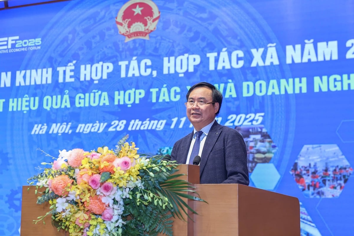 Thứ trưởng Bộ Nông nghiệp và Môi trường Võ Văn Hưng phát biểu tại Hội nghị. 