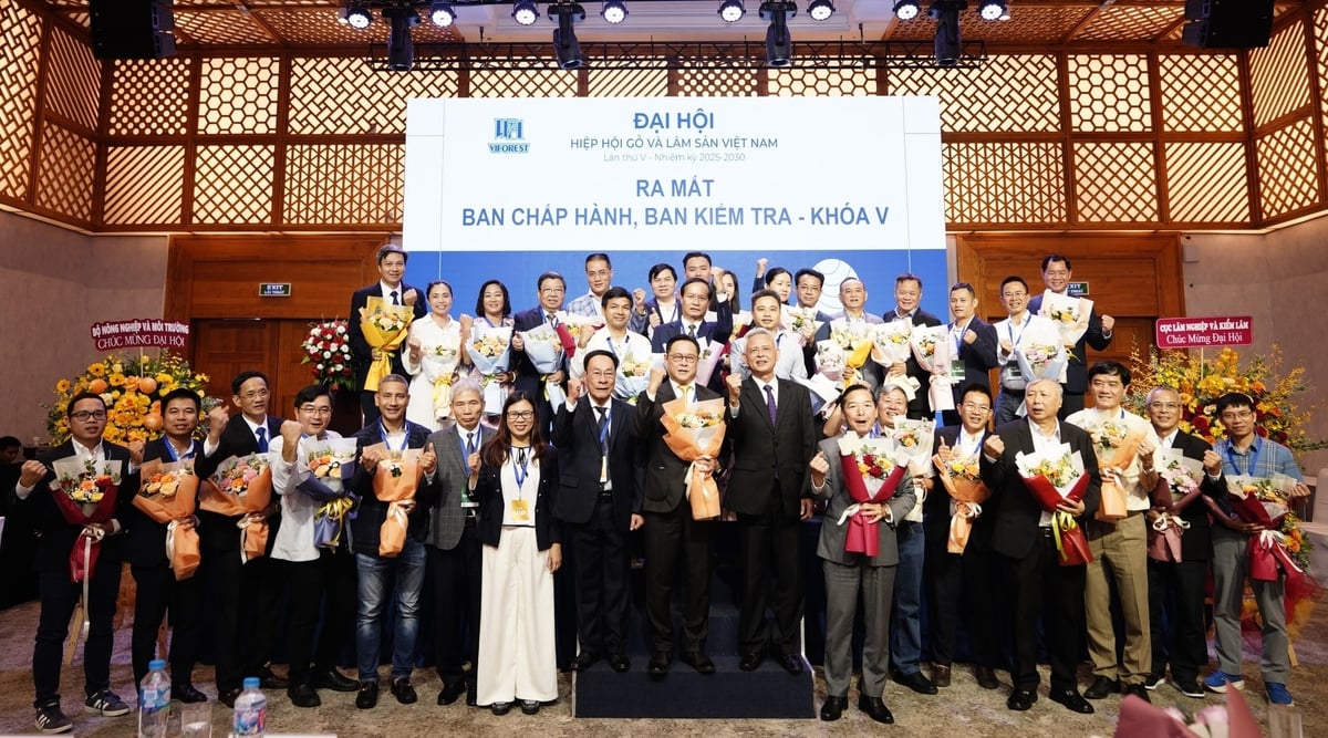 Ban Chấp hành Viforest khóa V nhiệm kỳ 2025-2030 ra mắt Đại hội. Ảnh: Viforest. Ban Chấp hành Viforest khóa V nhiệm kỳ 2025-2030 ra mắt Đại hội. Ảnh: Viforest.