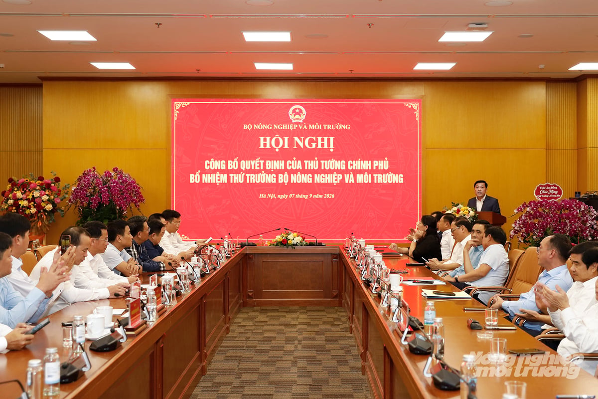 Thứ trưởng Bộ Nông nghiệp và Môi trường Lê Trọng Yên phát biểu nhận nhiệm vụ. Ảnh: Khương Trung.