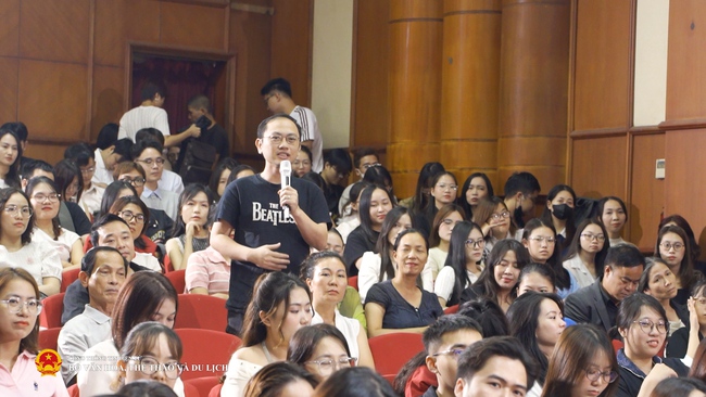 Hành trình đi tìm cội nguồn trong "Chân trời rực rỡ" khiến khán phòng lặng đi vì xúc động - Ảnh 12. Hành trình đi tìm cội nguồn trong "Chân trời rực rỡ" khiến khán phòng lặng đi vì xúc động - Ảnh 12.