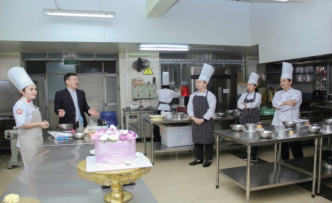 Thầy Phạm Mạnh Cường - Bền bỉ cống hiến cho ngành ẩm thực và du lịch Việt Nam - Ảnh 1.