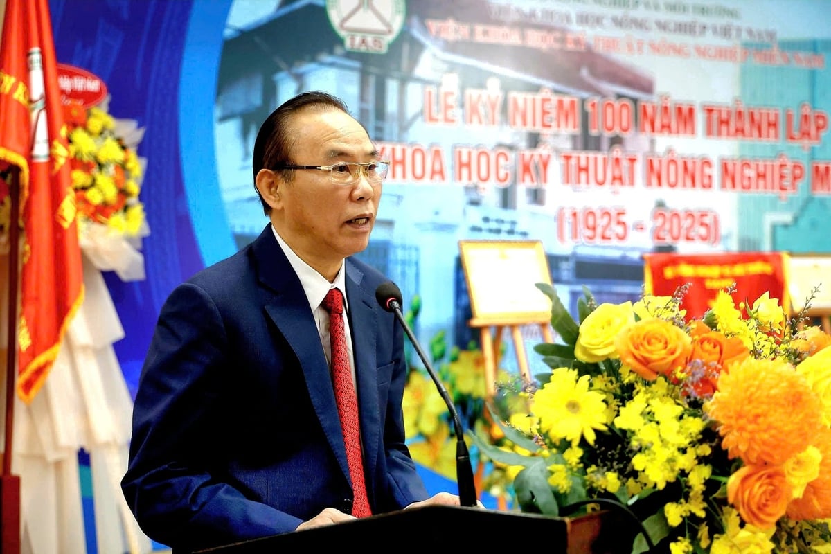 Thứ trưởng Bộ Nông nghiệp và Môi trường Phùng Đức Tiến phát biểu chỉ đạo tại buổi lễ. Ảnh: Minh Sáng.