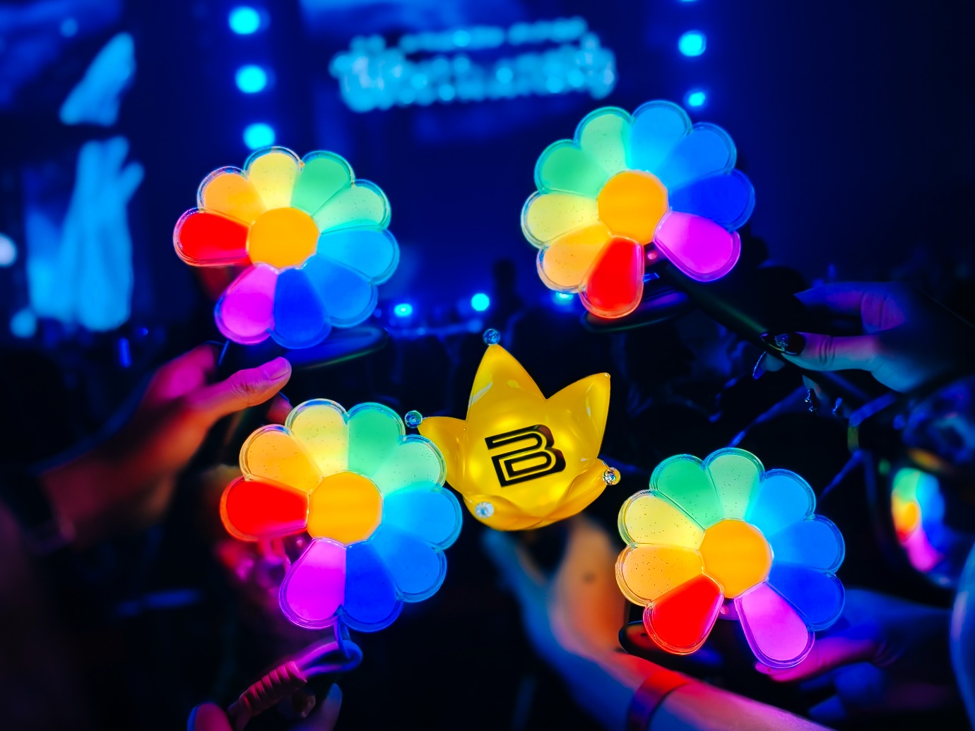 Điều gì khiến fan “lụy” G-DRAGON 2025 WORLD TOUR [Übermensch] in Hanoi, presented by VPBank - Ảnh 5.