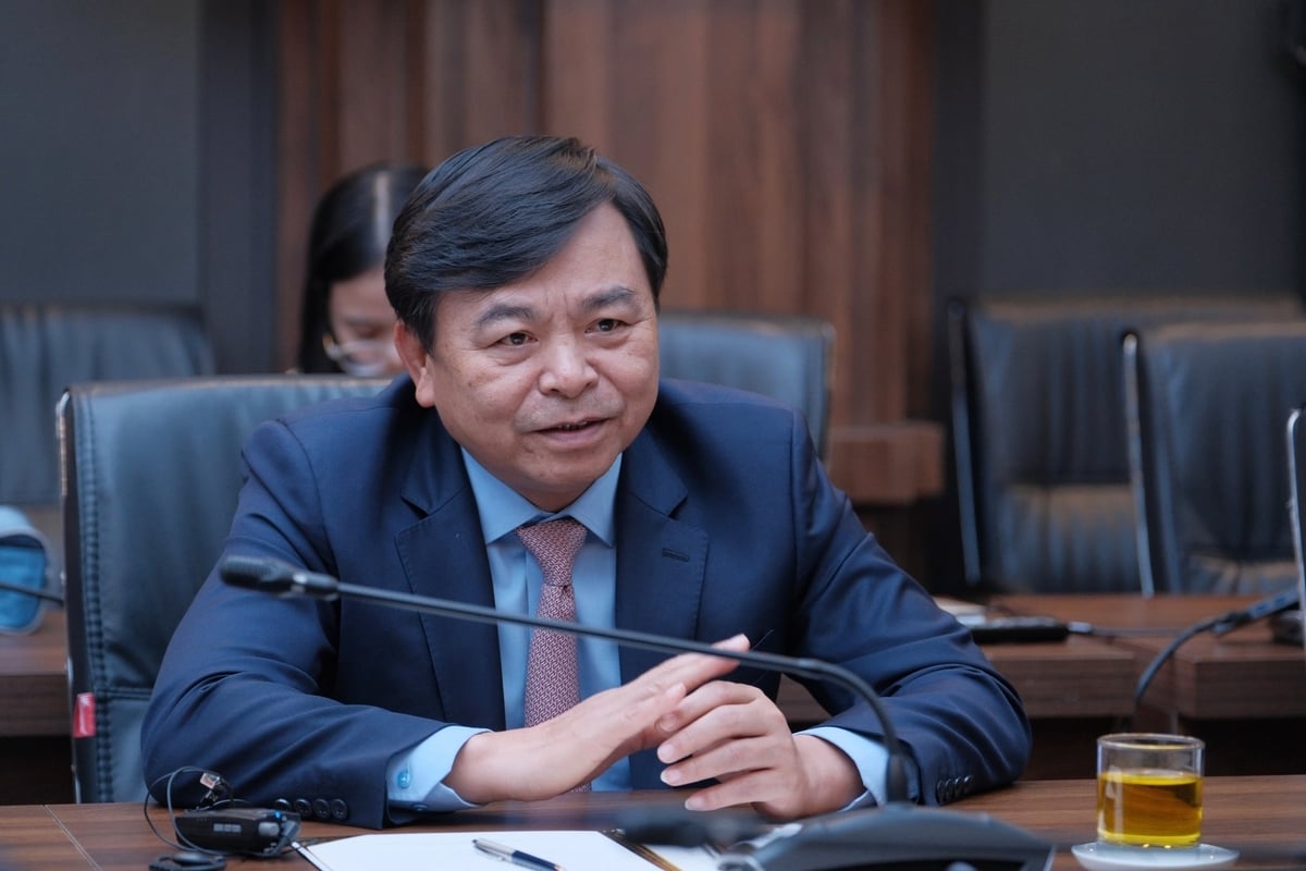 Thứ trưởng Nguyễn Hoàng Hiệp thông tin về kế hoạch khắc phục hậu quả thiên tai ở miền Trung. Ảnh: Diệp Anh. Thứ trưởng Nguyễn Hoàng Hiệp thông tin về kế hoạch khắc phục hậu quả thiên tai ở miền Trung. Ảnh: Diệp Anh.