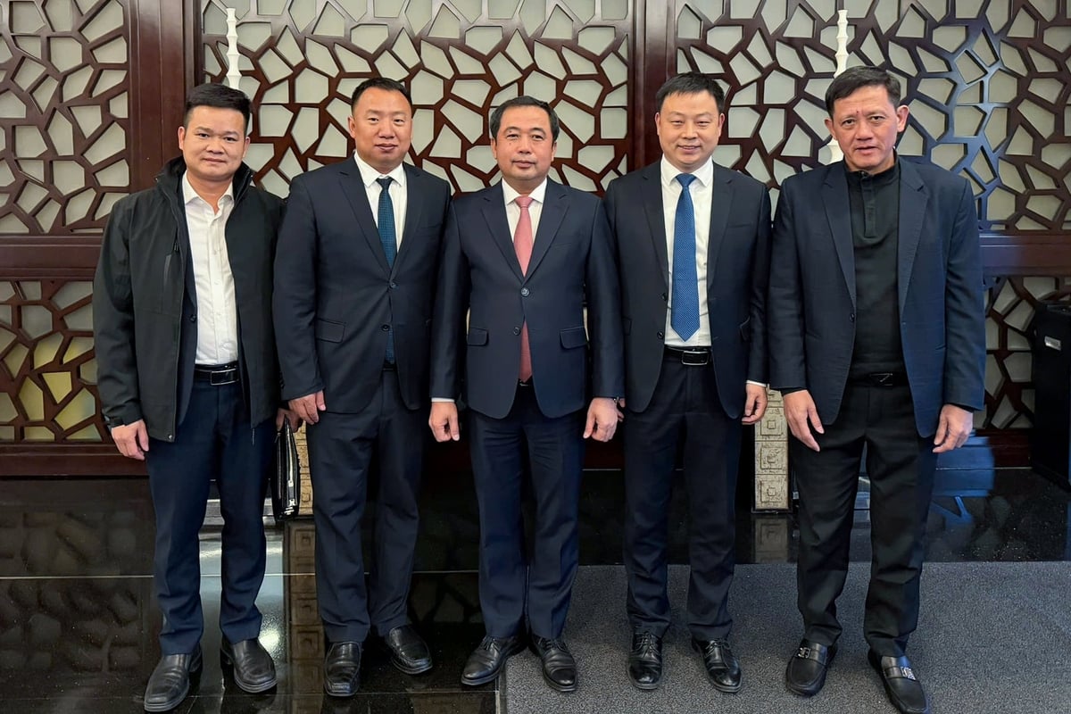 Bộ trưởng Trần Đức Thắng cùng lãnh đạo Cục Chăn nuôi - Thú y làm việc với đại diện Tập đoàn Muyuan và Công ty BAF tại Bắc Kinh. Ảnh: Tùng Đinh.