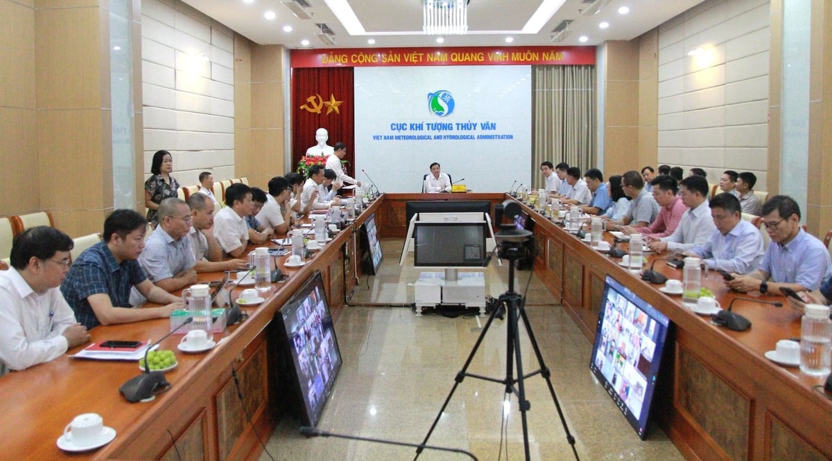 Cuộc họp được kết nối trực tuyến đến các đơn vị khí tượng thủy văn trên cả nước. Ảnh: Tiến Đức.
