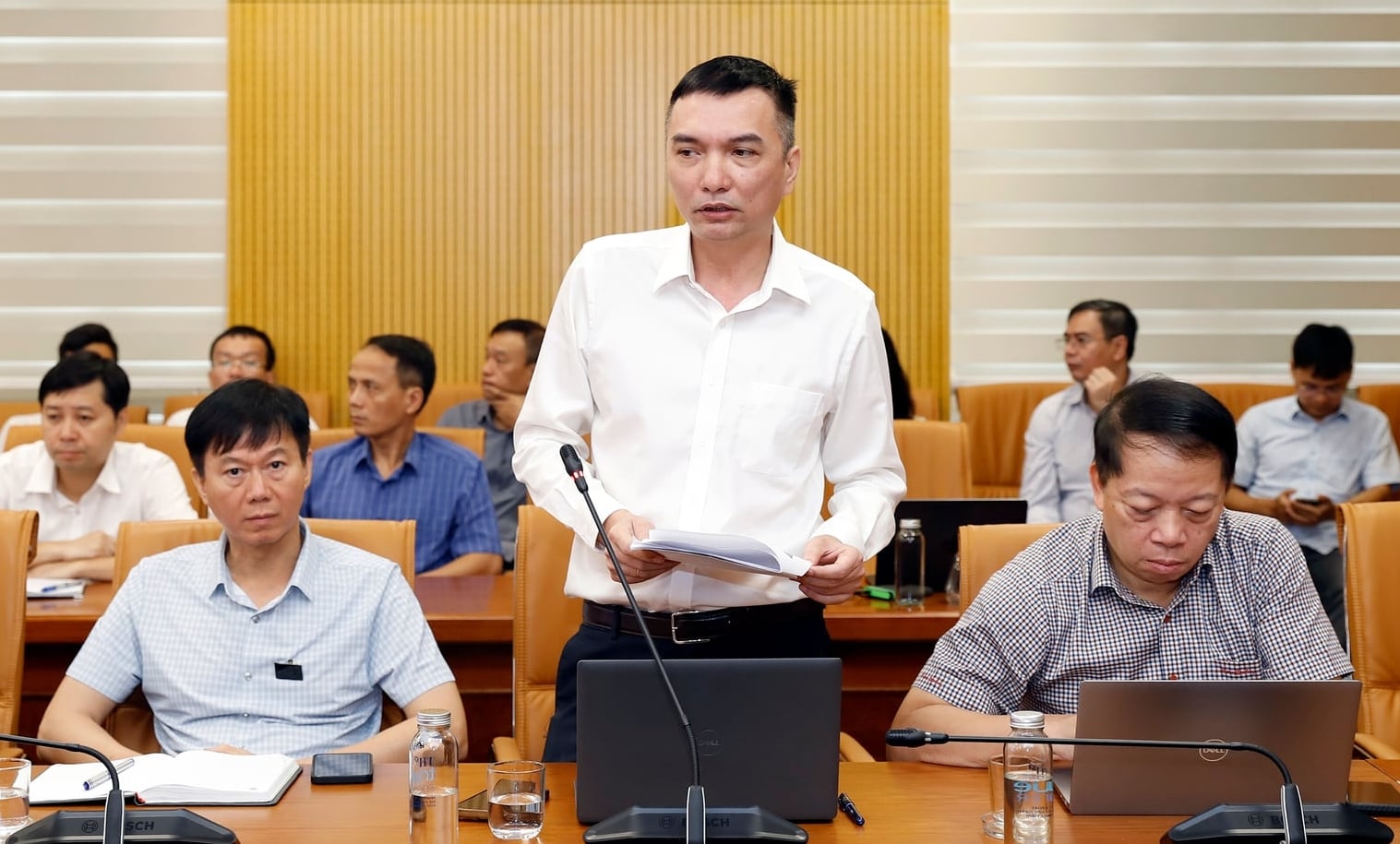 Ông Nguyễn Bảo Trung, Phó Cục trưởng Cục Chuyển đổi số báo cáo về việc triển khai phần mềm theo dõi, đánh giá công chức. Ảnh: Khương Trung.