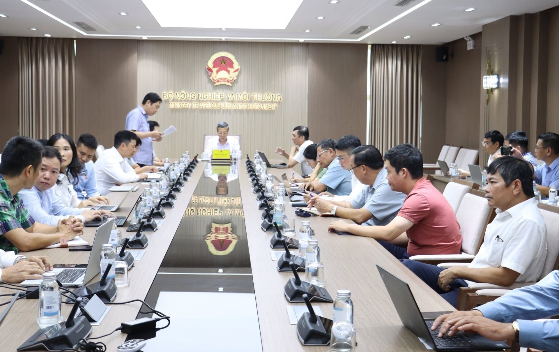 Thứ trưởng Hoàng Trung chủ trì cuộc họp đánh giá tiến độ triển khai hệ thống truy xuất nguồn gốc (TXNG) nông, lâm, thủy sản. Ảnh: Nguyễn Thủy.