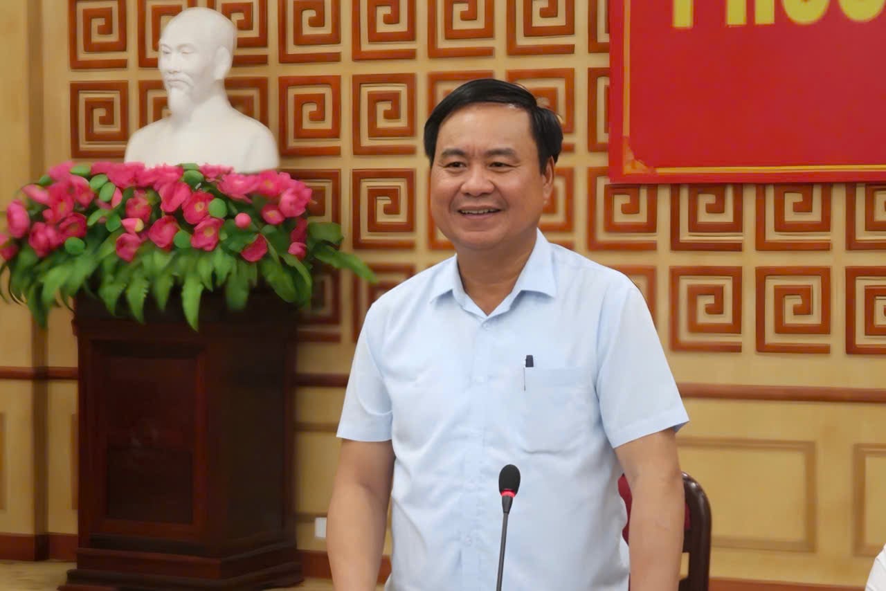 Thứ trưởng Bộ Nông nghiệp và Môi trường Võ Văn Hưng phát biểu kết luận buổi làm việc. Ảnh: Nguyễn Nga.