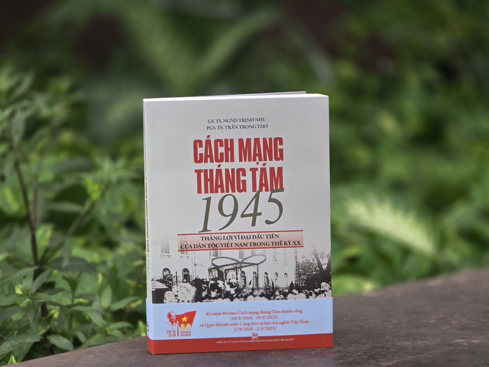 Ra mắt hai ấn phẩm đặc biệt kỷ niệm 80 năm Cách mạng Tháng Tám và Quốc khánh 2/9 - Ảnh 1. Ra mắt hai ấn phẩm đặc biệt kỷ niệm 80 năm Cách mạng Tháng Tám và Quốc khánh 2/9 - Ảnh 1.