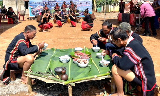 Chu trình khép kín: Từ văn hóa đến kinh tế góp phần xóa đói, giảm nghèo - Ảnh 2. Chu trình khép kín: Từ văn hóa đến kinh tế góp phần xóa đói, giảm nghèo - Ảnh 2.