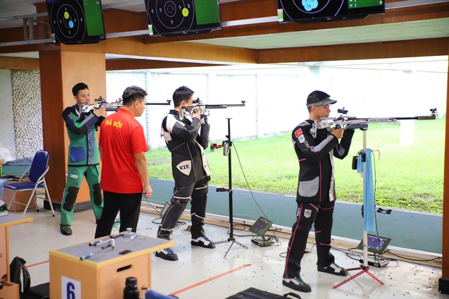 Thứ trưởng Hoàng Đạo Cương kiểm tra công tác tập luyện trước thềm SEA Games 33 - Ảnh 5. Thứ trưởng Hoàng Đạo Cương kiểm tra công tác tập luyện trước thềm SEA Games 33 - Ảnh 5.