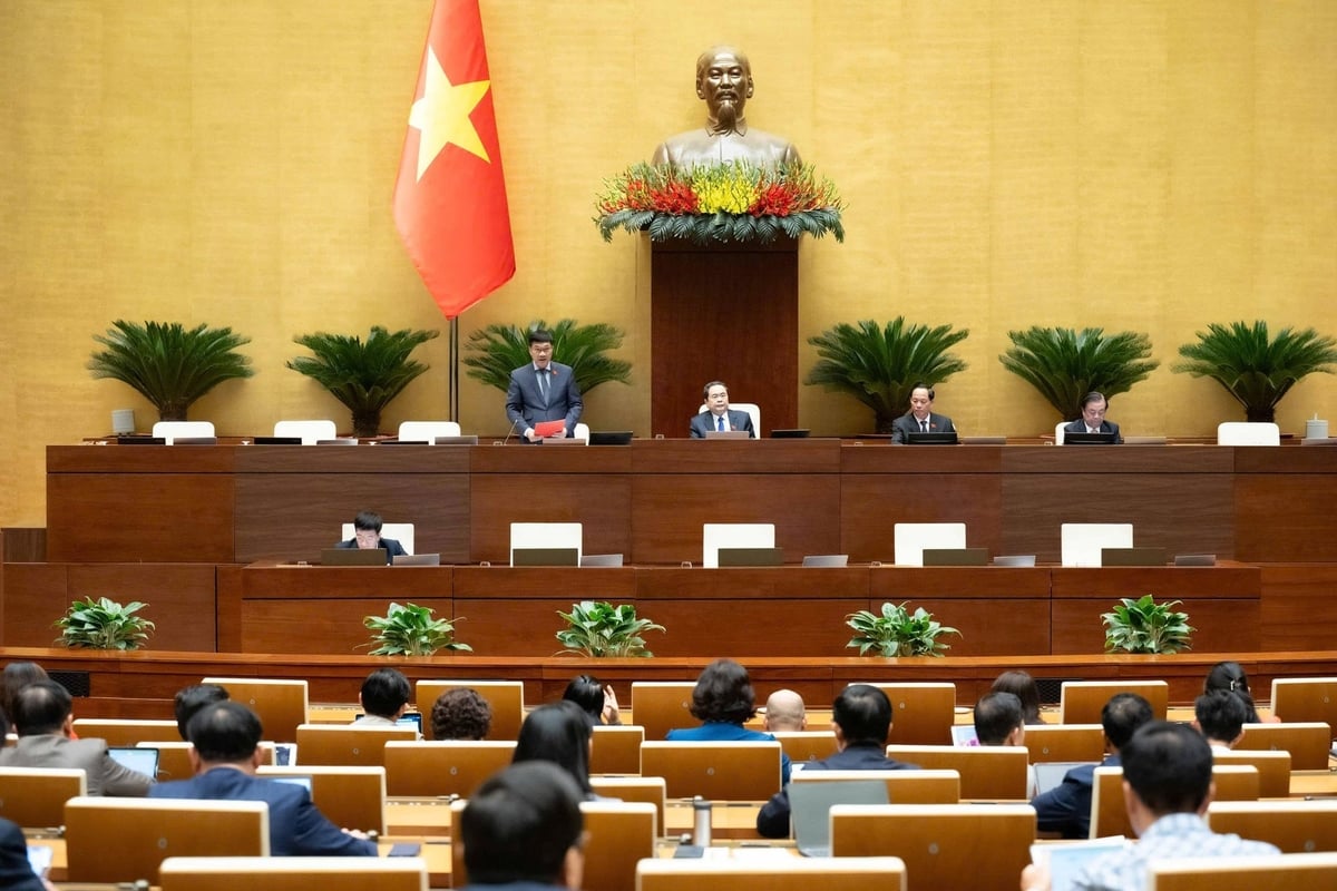 Phó Chủ tịch Quốc hội Vũ Hồng Thanh điều hành Phiên họp. Ảnh: Quochoi.vn.