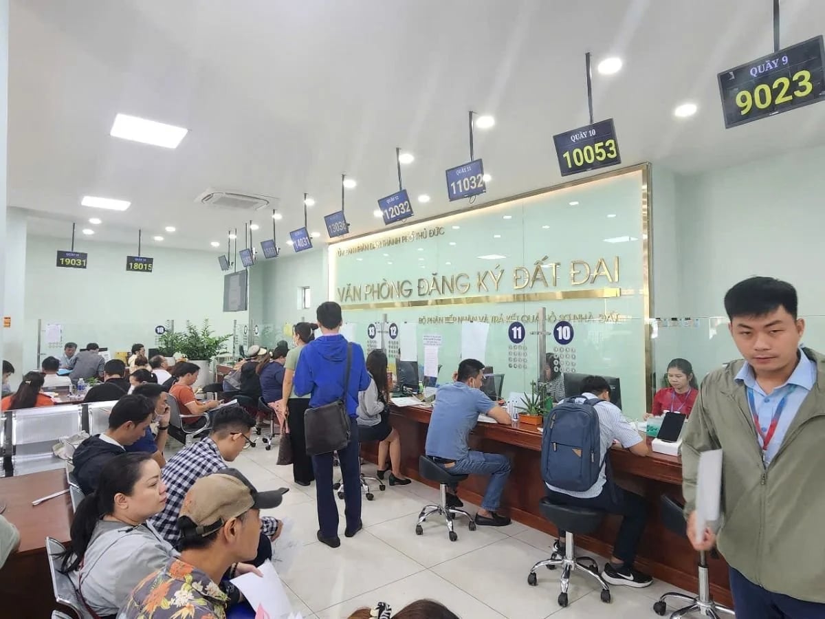 TP.HCM nâng cao chất lượng cung cấp dịch vụ công về đất đai, cải cách và giải quyết thủ tục hành chính về đất đai cho người dân và doanh nghiệp. Ảnh: Thục Vy. TP.HCM nâng cao chất lượng cung cấp dịch vụ công về đất đai, cải cách và giải quyết thủ tục hành chính về đất đai cho người dân và doanh nghiệp. Ảnh: Thục Vy.