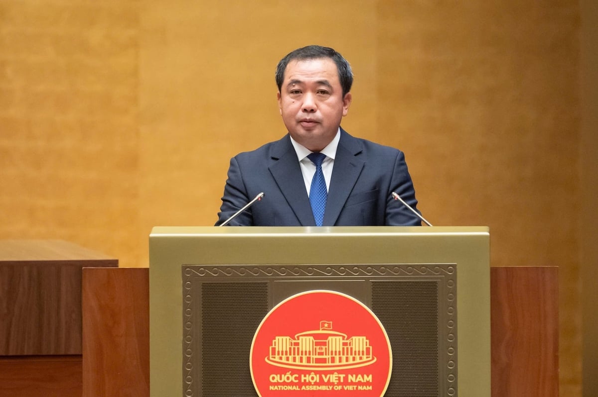 Bộ trưởng Bộ Nông nghiệp và Môi trường Trần Đức Thắng báo cáo trước Quốc hội về việc hoàn thiện dự thảo Nghị quyết. Ảnh: Phạm Thắng. Bộ trưởng Bộ Nông nghiệp và Môi trường Trần Đức Thắng báo cáo trước Quốc hội về việc hoàn thiện dự thảo Nghị quyết. Ảnh: Phạm Thắng.