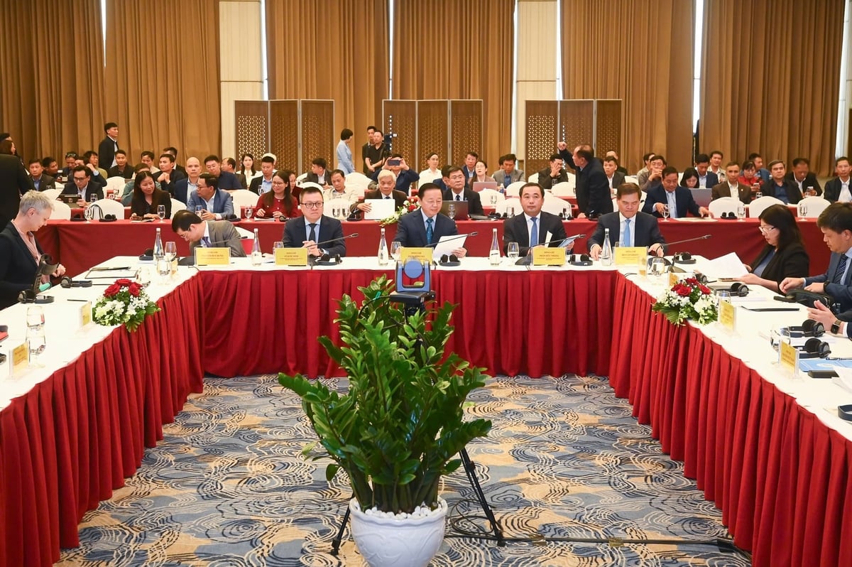 Diễn đàn Phát triển bền vững kinh tế biển Việt Nam 2025 vinh dự có sự tham dự và chỉ đạo của Phó Thủ tướng Chính phủ Trần Hồng Hà. Ảnh: Tùng Đinh. Diễn đàn Phát triển bền vững kinh tế biển Việt Nam 2025 vinh dự có sự tham dự và chỉ đạo của Phó Thủ tướng Chính phủ Trần Hồng Hà. Ảnh: Tùng Đinh.