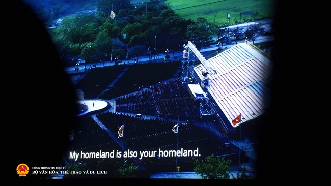 Hành trình đi tìm cội nguồn trong "Chân trời rực rỡ" khiến khán phòng lặng đi vì xúc động - Ảnh 7. Hành trình đi tìm cội nguồn trong "Chân trời rực rỡ" khiến khán phòng lặng đi vì xúc động - Ảnh 7.