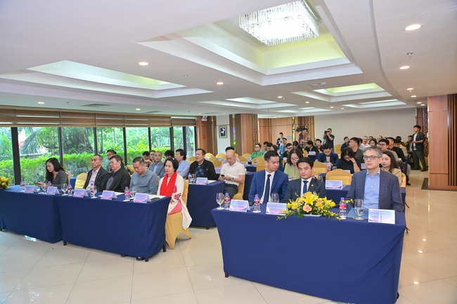 12 đội tranh tài ở Giải bóng đá nữ 7 người – VĐQG Carefor Cup 2025 - Ảnh 2. 12 đội tranh tài ở Giải bóng đá nữ 7 người – VĐQG Carefor Cup 2025 - Ảnh 2.