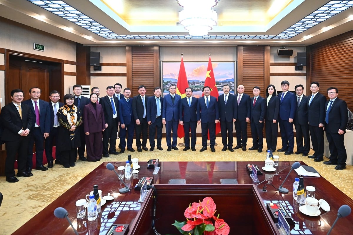 Đoàn công tác làm việc tại Bộ Nông nghiệp và Nông thôn Trung Quốc sáng 28/11. Ảnh: Tùng Đinh.