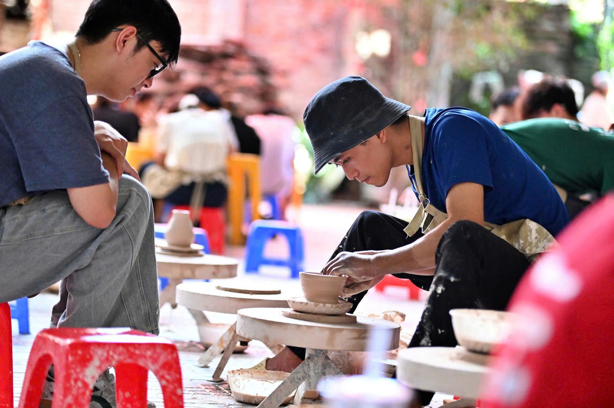 Đánh thức giá trị làng nghề trên những dòng sông - Ảnh 1. Đánh thức giá trị làng nghề trên những dòng sông - Ảnh 1.