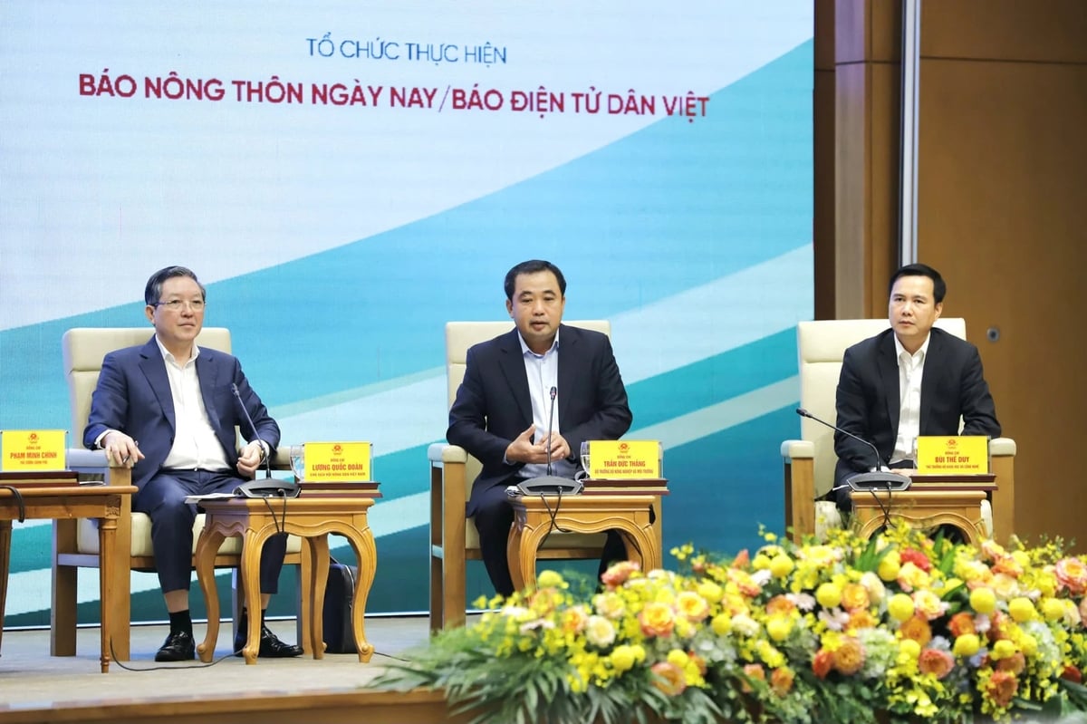 Bộ trưởng Nông nghiệp và Môi trường Trần Đức Thắng (giữa): 'Vấn đề an toàn thực phẩm (ATTP) đối với nông sản, chăn nuôi, trồng trọt sẽ được chuyển đổi mạnh mẽ'. Ảnh: Lê Hiếu. Bộ trưởng Nông nghiệp và Môi trường Trần Đức Thắng (giữa): 'Vấn đề an toàn thực phẩm (ATTP) đối với nông sản, chăn nuôi, trồng trọt sẽ được chuyển đổi mạnh mẽ'. Ảnh: Lê Hiếu.