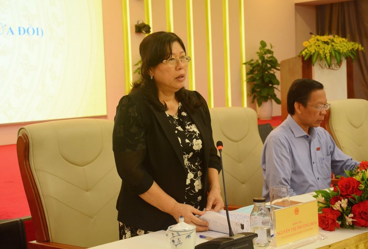 Thứ trưởng Bộ NN-MT Nguyễn Thị Phương Hoa cho biết, Ban soạn thảo nghiêm túc tiếp thu ý kiến từ thực tiễn để hoàn thiện dự thảo luật trước khi lấy ý kiến của Nhân dân. Ảnh: Lan Anh.