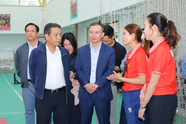 Thứ trưởng Hoàng Đạo Cương kiểm tra công tác tập luyện trước thềm SEA Games 33 - Ảnh 3. Thứ trưởng Hoàng Đạo Cương kiểm tra công tác tập luyện trước thềm SEA Games 33 - Ảnh 3.