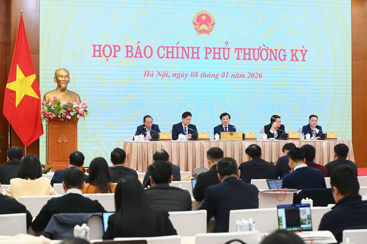 Họp b&aacute;o thường kỳ Ch&iacute;nh phủ diễn ra chiều 8/1. Ảnh: T&ugrave;ng Đinh.