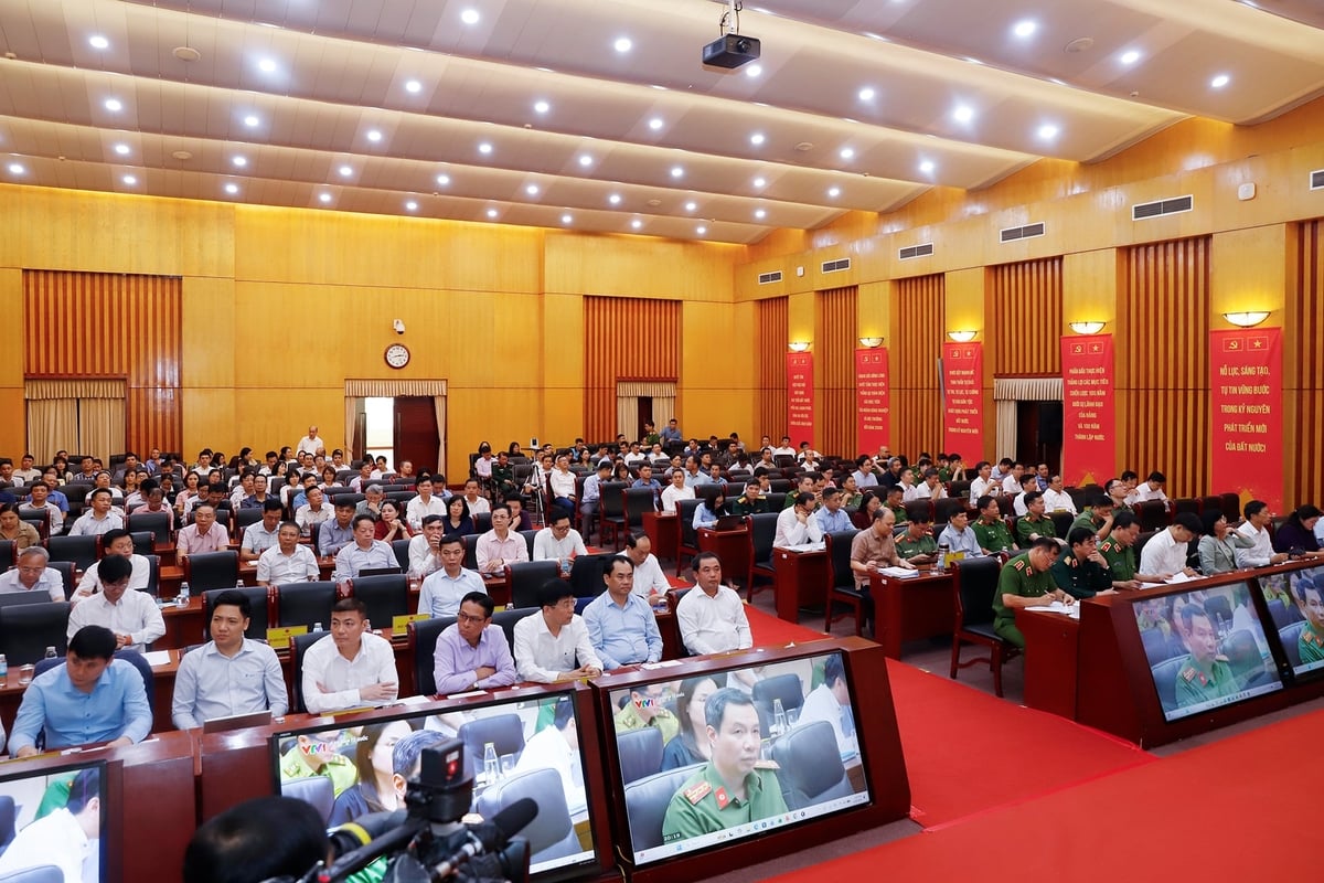 Bộ trưởng Trần Đức Thắng cho rằng, mục tiêu không dừng lại ở khối lượng dữ liệu được làm giàu, làm sạch, mà là xây dựng một hệ sinh thái dữ liệu đất đai quốc gia hiện đại, bền vững, với toàn bộ khoảng 106 triệu thửa đất trên toàn quốc được quản lý, vận hành theo thời gian thực. Ảnh: Khương Trung.