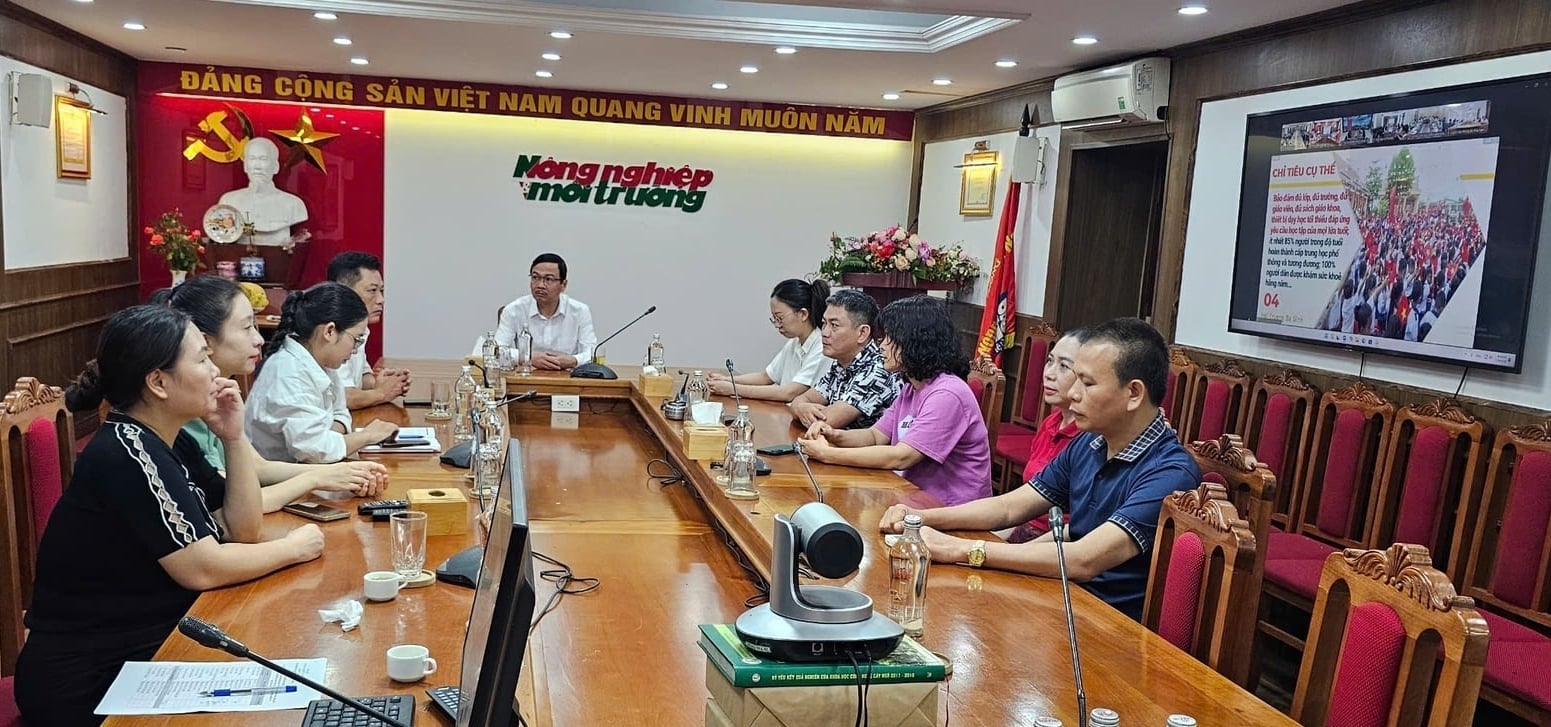 Đảng bộ Báo Nông nghiệp và Môi trường tham dự Hội nghị trực tuyến. Ảnh: Tiến Dũng.