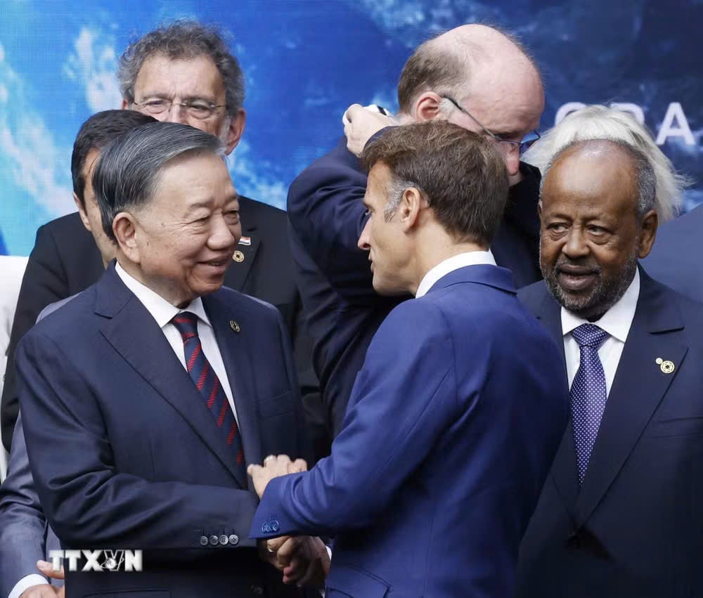 Tổng Bí thư, Chủ tịch nước Tô Lâm và Tổng thống Pháp Emmanuel Macron tại Hội nghị. Ảnh: Thống Nhất/TTXVN.