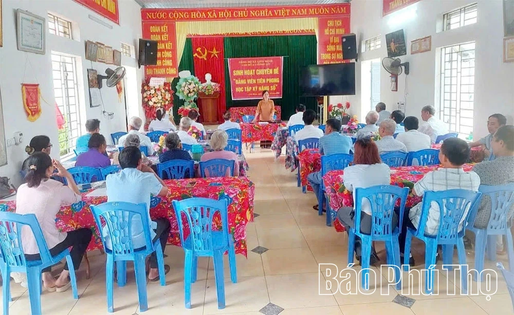 Đảng viên xã Liên Minh tiên phong học tập, làm chủ kỹ năng số