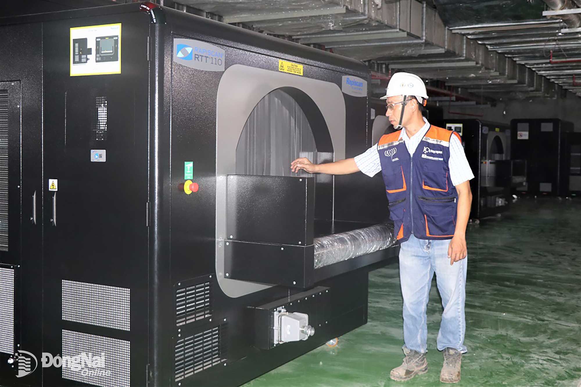 Máy soi chiếu hành lý đã được đưa về công trường Dự án Sân bay Long Thành để phục vụ công tác lắp đặt. Ảnh: Phạm Tùng  