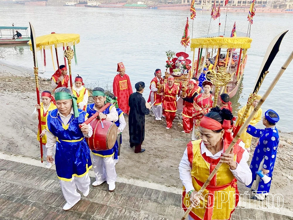 Tục rước nước Đền Tam Giang