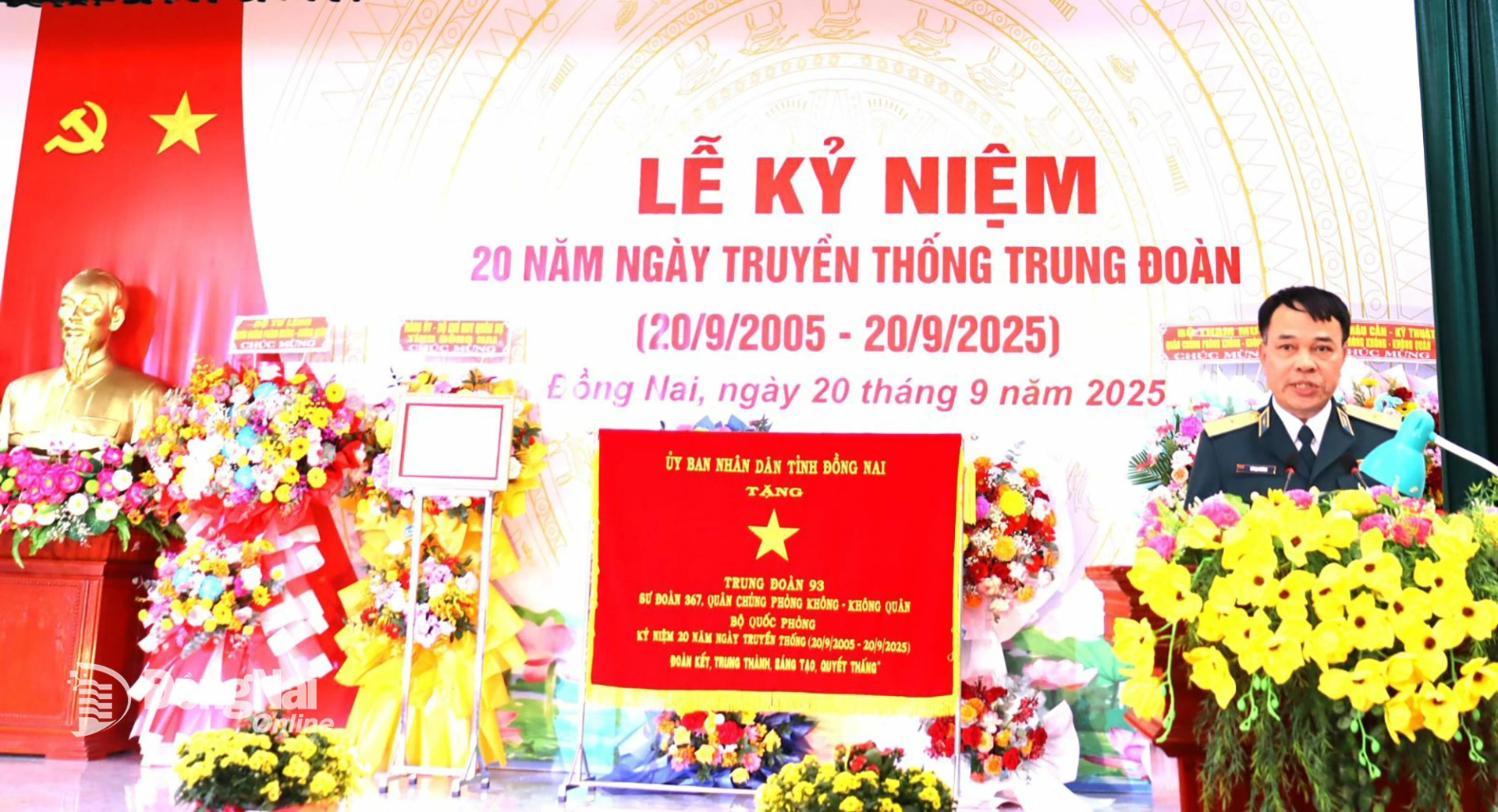 Thiếu tướng Vũ Đại Dương, Phó Tư lệnh Quân chủng Phòng không không quân phát biểu tại buổi lễ. Ảnh: Nguyệt Hà