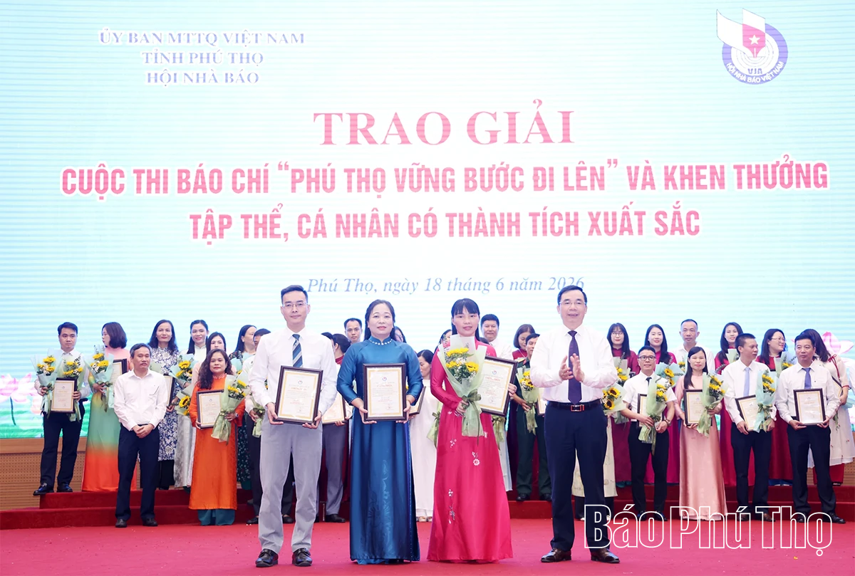 Trao giải cuộc thi báo chí “Phú Thọ vững bước đi lên” và khen thưởng tập thể, cá nhân có thành tích xuất sắc