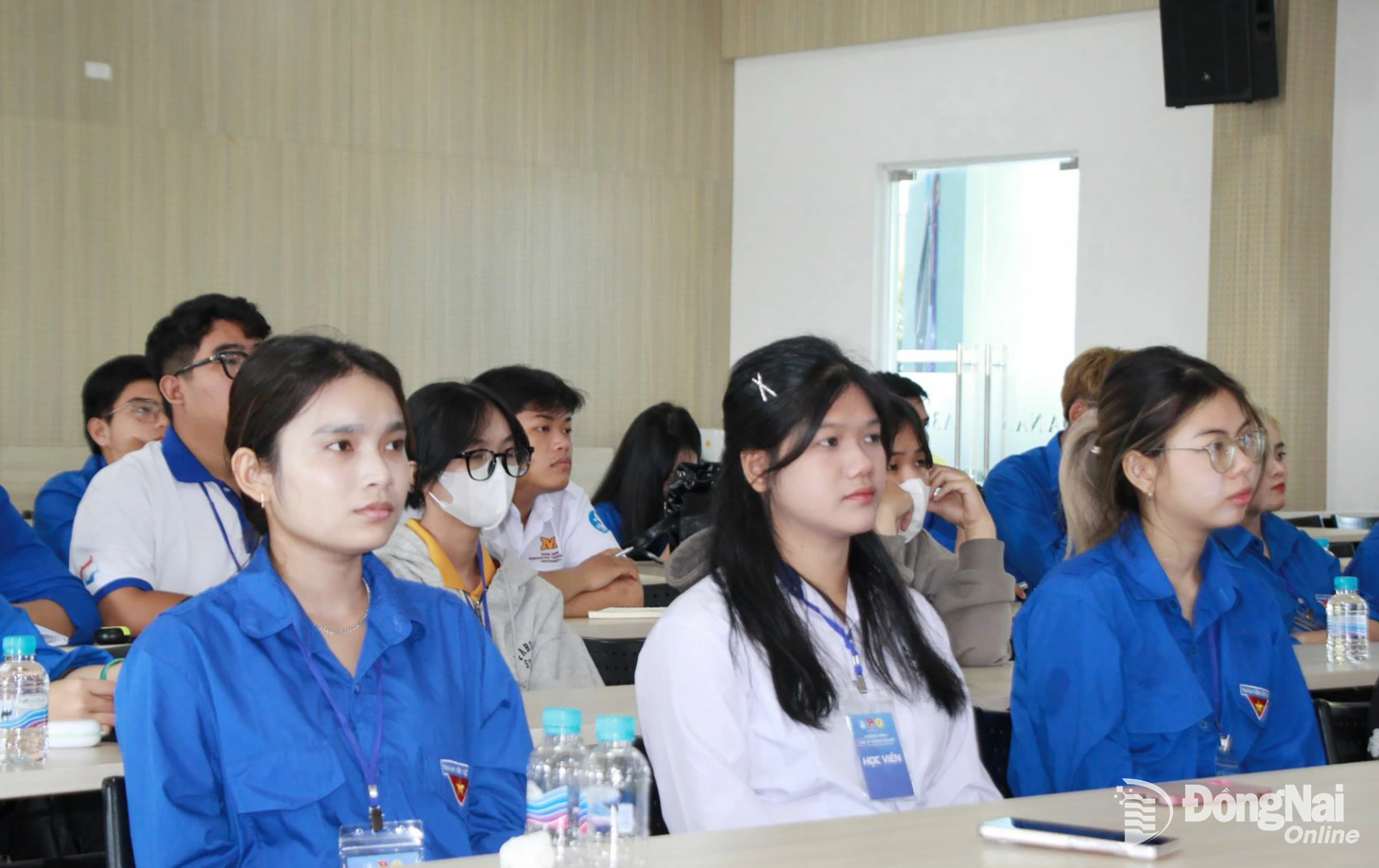 Sinh viên tham gia học tập chuyên đề trong chương trình Học kỳ doanh nghiệp. Ảnh: Nga Sơn