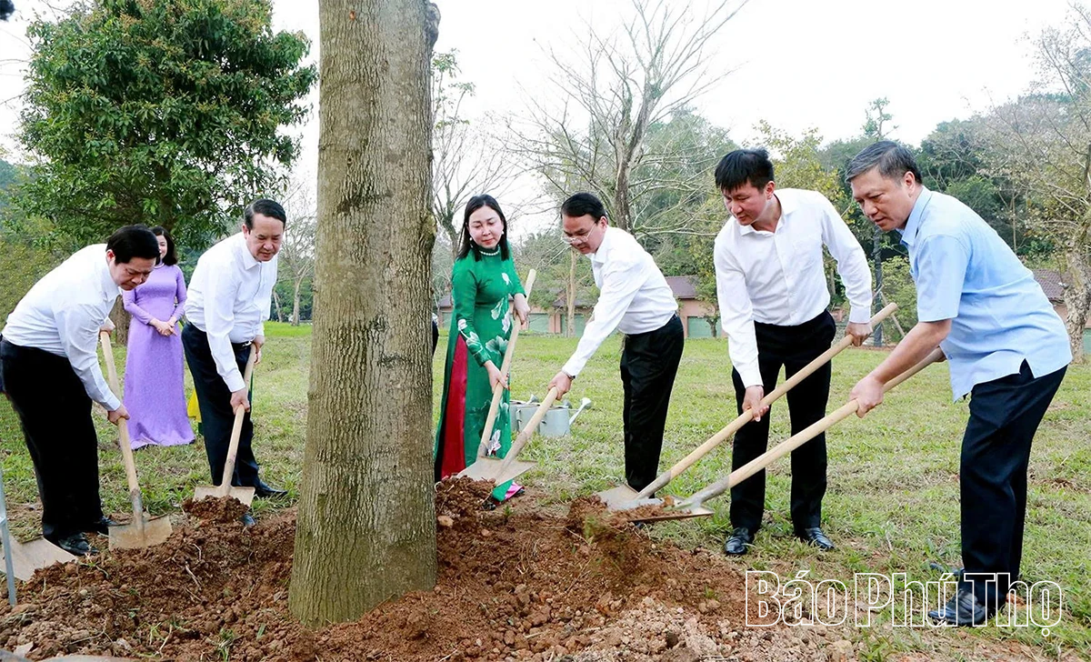 Đoàn công tác Ban Thường vụ Tỉnh ủy Ninh Bình thăm và làm việc với tỉnh Phú Thọ