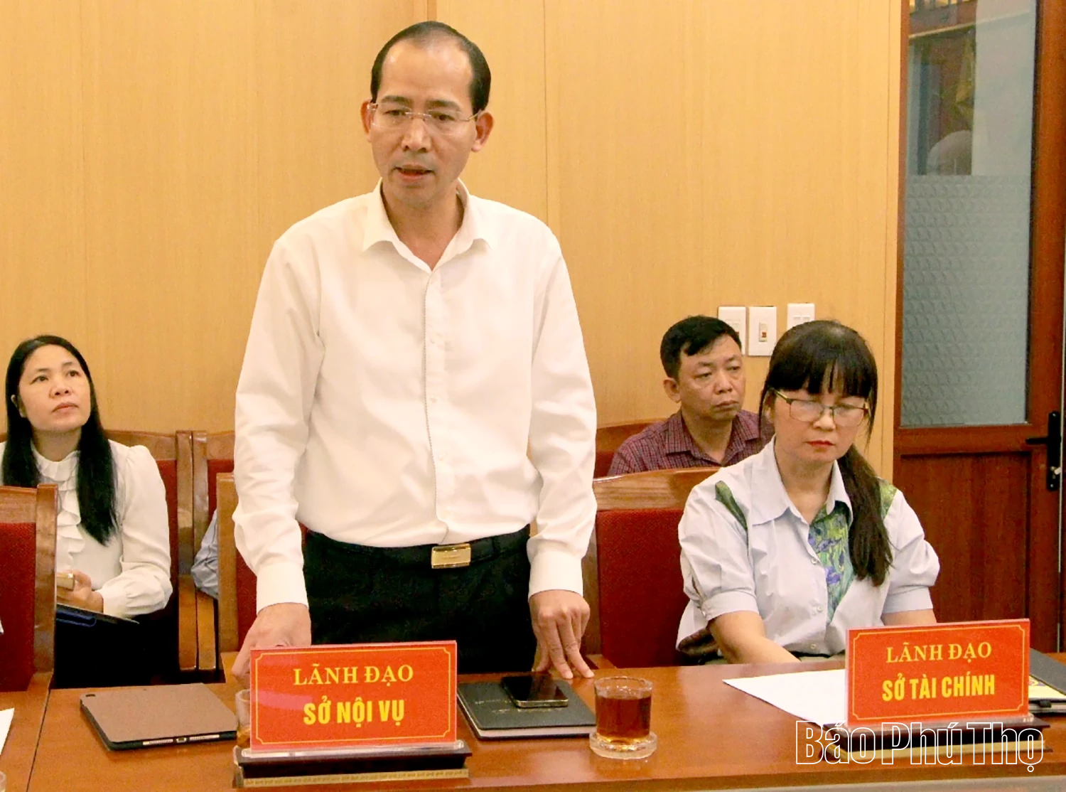 Phó Chủ tịch UBND tỉnh PhùngThị Kim Nga làm việc với Sở Tư pháp