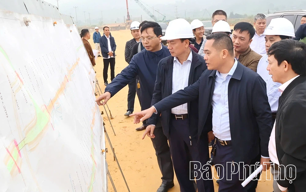 Phó Chủ tịch UBND tỉnh Quách Tất Liêm kiểm tra tiến độ Dự án cao tốc Hòa Bình - Mộc Châu