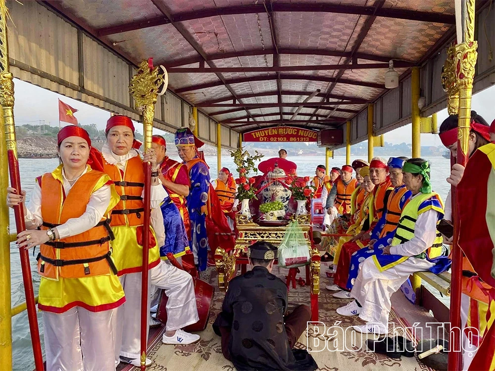 Tục rước nước Đền Tam Giang