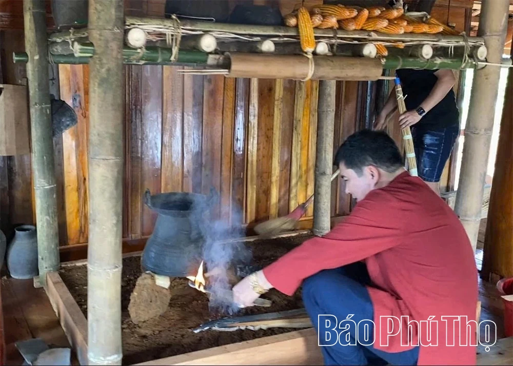 Thiêng liêng phong tục đắp bếp của người Mường