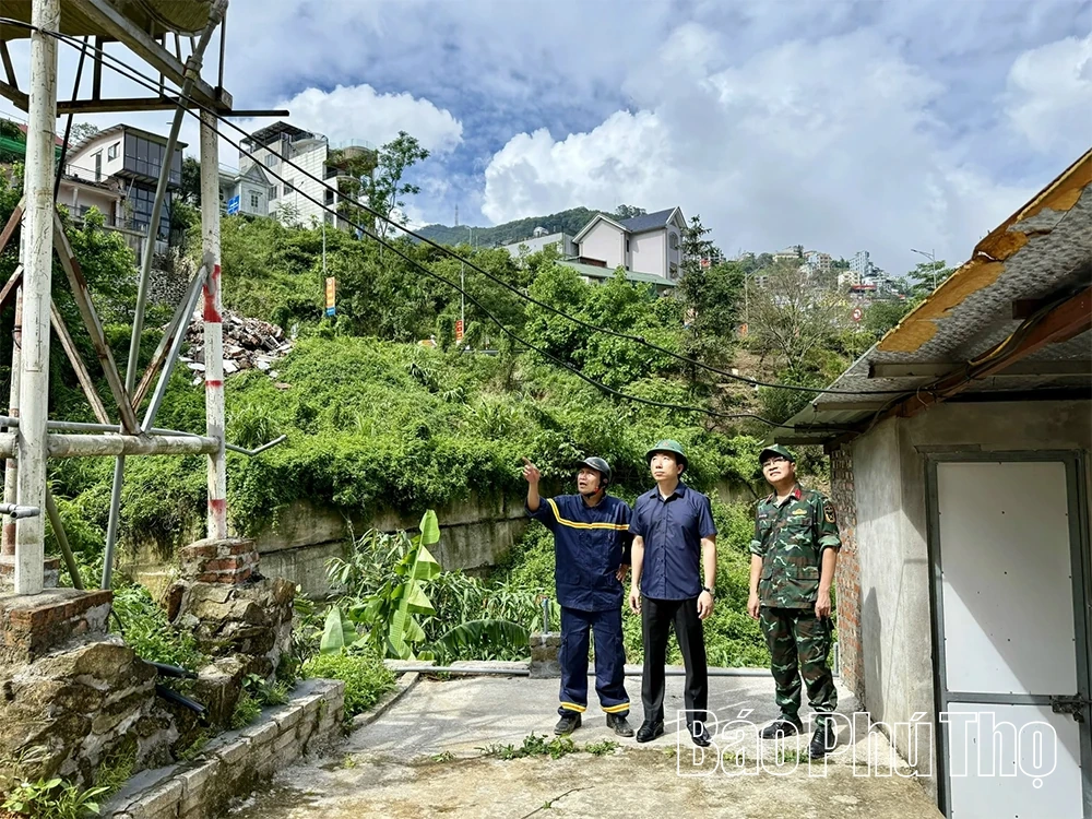 Khẩn trương khắc phục sạt trượt đất đá, đảm bảo giao thông thông suốt tại Tam Đảo