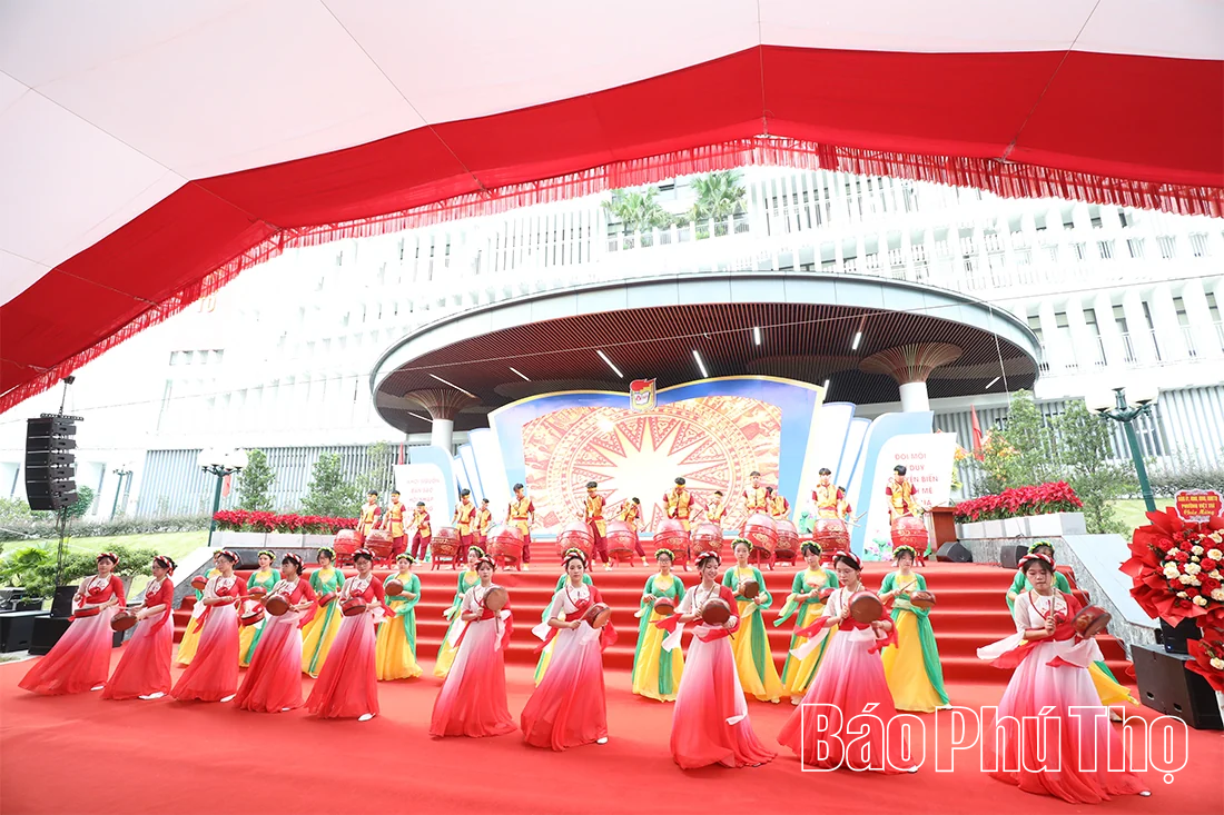 Bí thư Tỉnh ủy Phạm Đại Dương dự Lễ khai giảng năm học mới tại Trường THPT Chuyên Hùng Vương