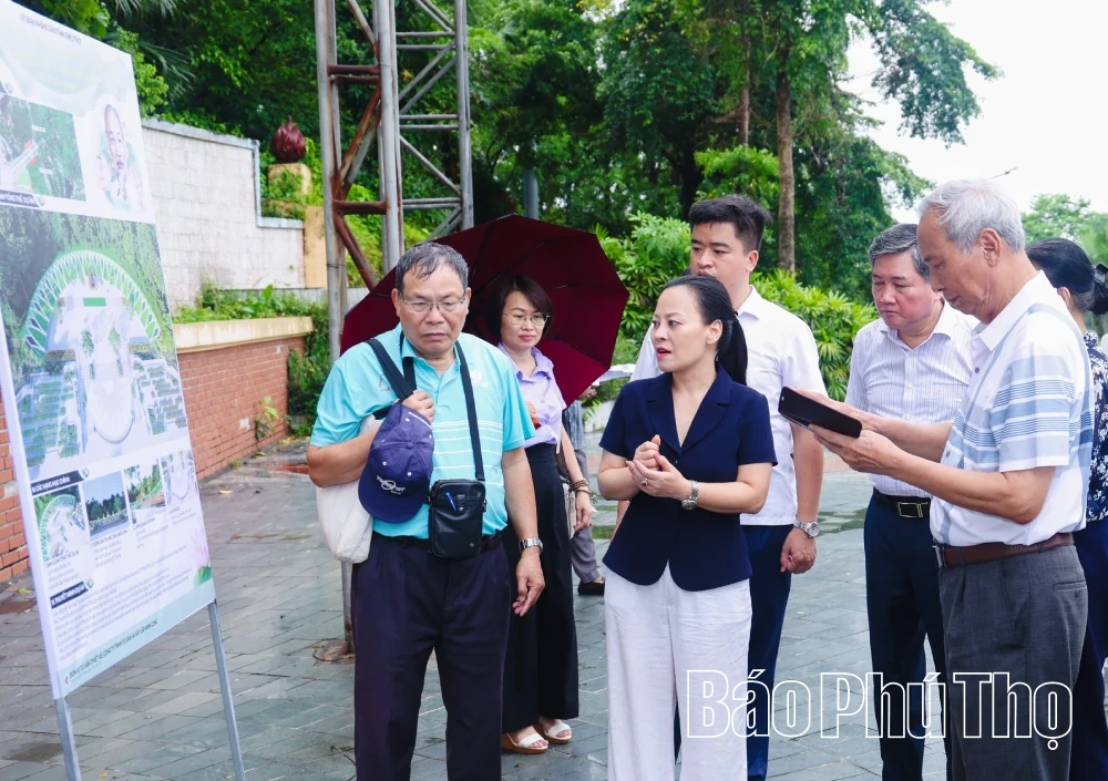 Khảo sát thực tế phục vụ Hội thảo “Chủ tịch Hồ Chí Minh với Khu Di tích lịch sử quốc gia đặc biệt Đền Hùng”