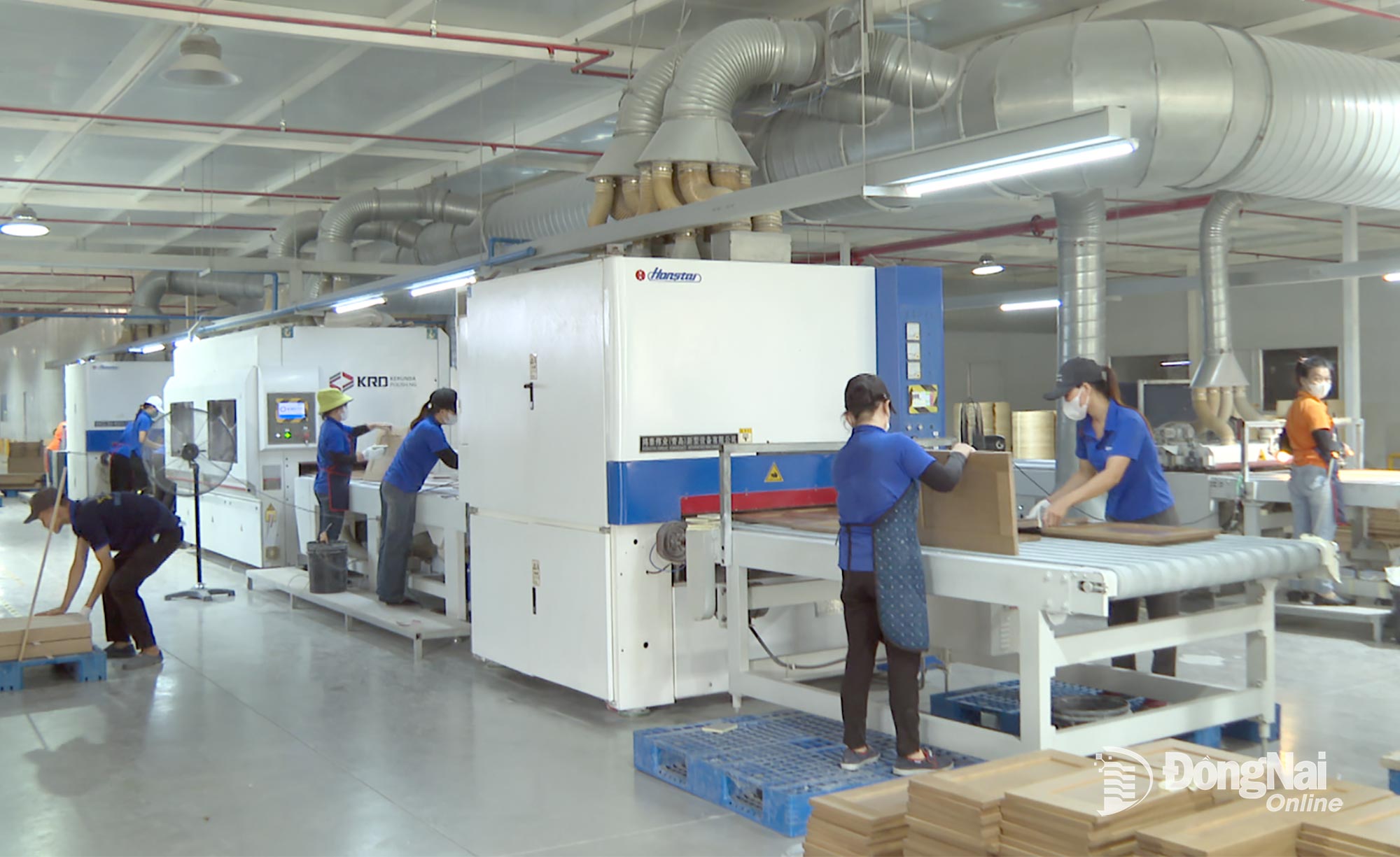 Doanh nghiệp đầu tư thiết bị, máy móc hiện đại để hoạt động hiệu quả, phát triển bền vững tại Khu công nghiệp Minh Hưng III. Ảnh: Trung Quang