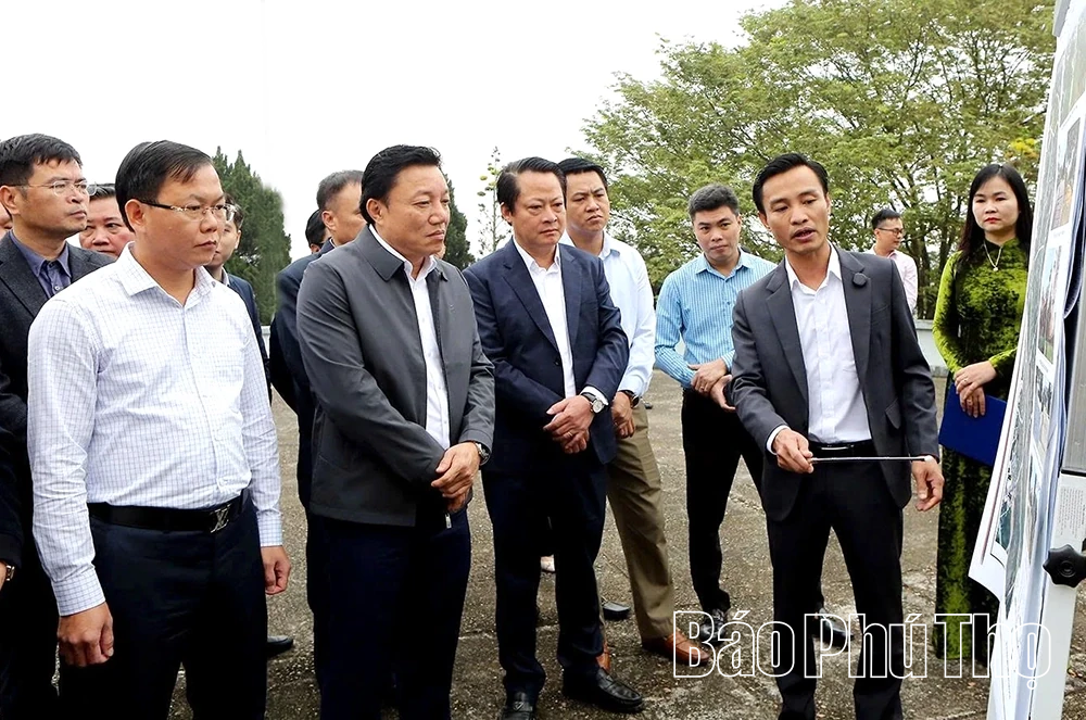 Ph&oacute; Chủ tịch UBND tỉnh Nguyễn Huy Ngọc l&agrave;m việc tại c&aacute;c x&atilde; khu vực Ph&uacute; Thọ cũ