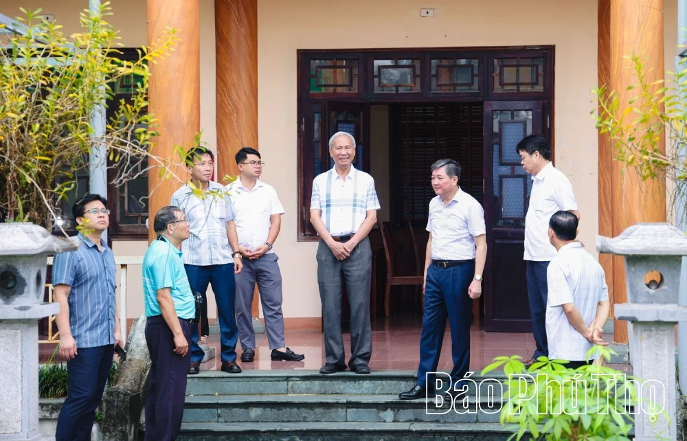 Khảo sát thực tế phục vụ Hội thảo “Chủ tịch Hồ Chí Minh với Khu Di tích lịch sử quốc gia đặc biệt Đền Hùng”