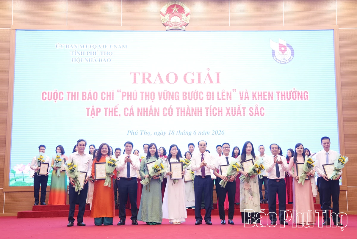 Trao giải cuộc thi báo chí “Phú Thọ vững bước đi lên” và khen thưởng tập thể, cá nhân có thành tích xuất sắc